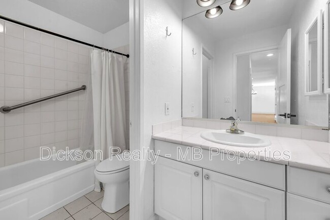 Building Photo - 7245 Pembroke Dr