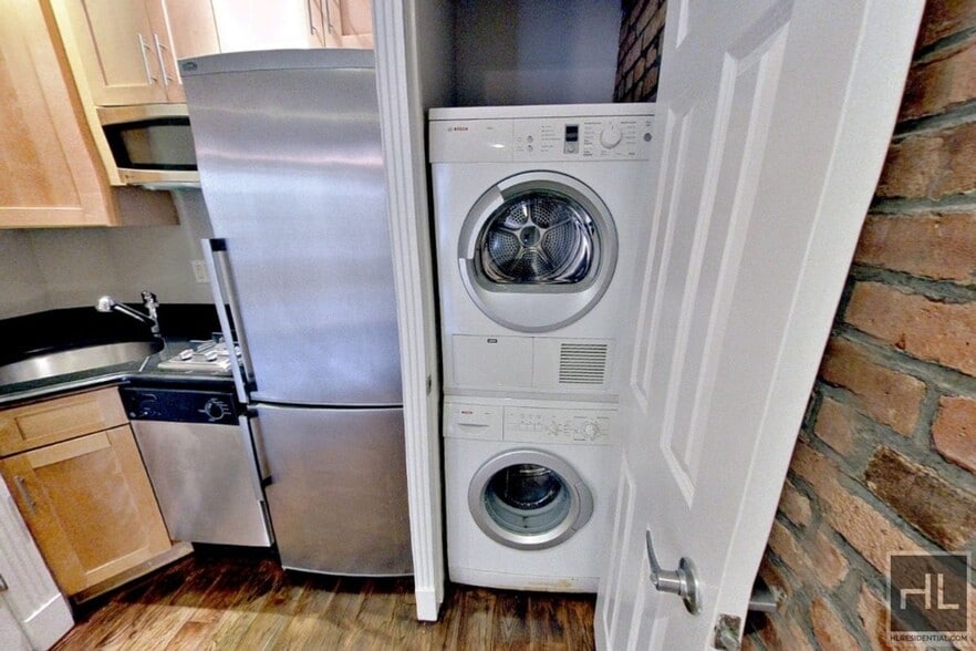 Building Photo - E 5TH ST.