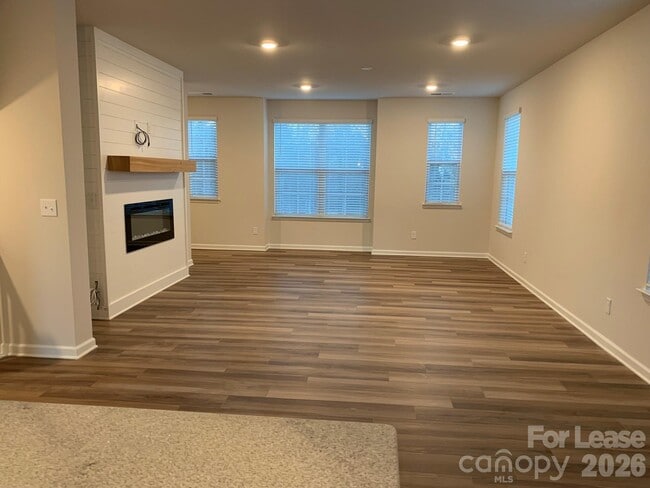 Building Photo - 12031 Remarque Rd