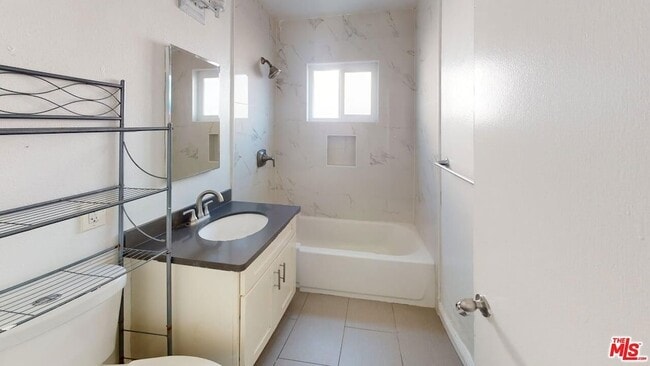 Building Photo - 2129 Monroe St