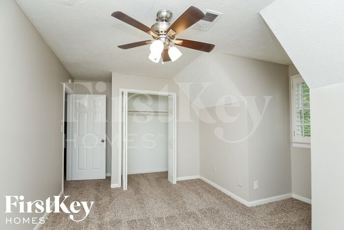 Building Photo - 4042 Hampton Ct