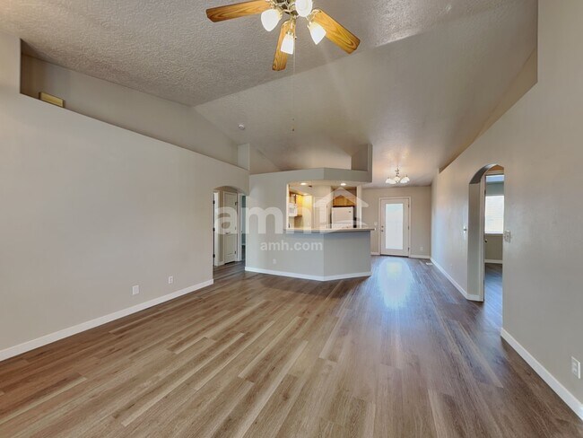 Building Photo - 410 W Mule Ct