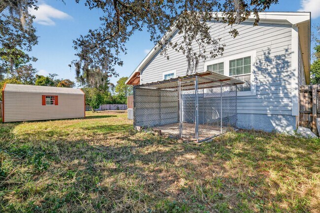 Building Photo - Charming and spacious home for rent in Leesburg!