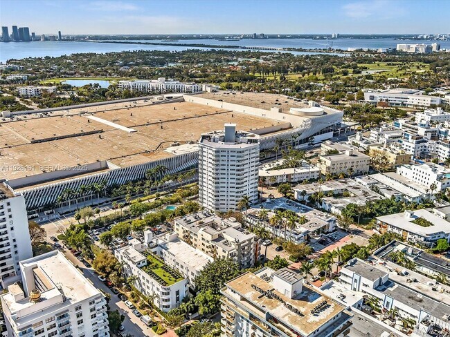 Building Photo - 1881 Washington Ave