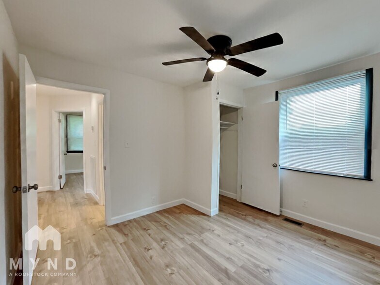 Building Photo - 352 Melpar Dr