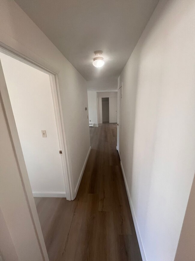 Building Photo - Beautifully Remodeled 3 bedroom Condo in H...