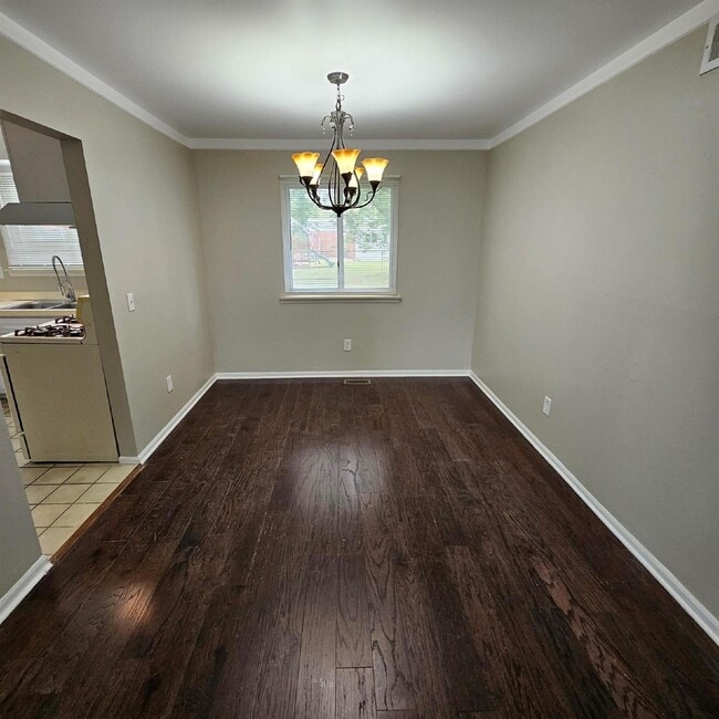 Building Photo - 4 bedroom, 2.5 bath, 2 car garage colonial...