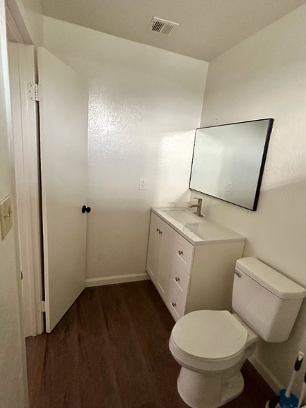 Building Photo - 897 K St