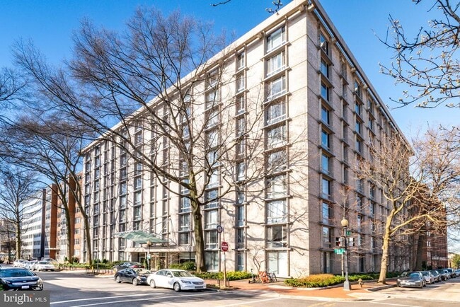 Building Photo - 950 25th St NW