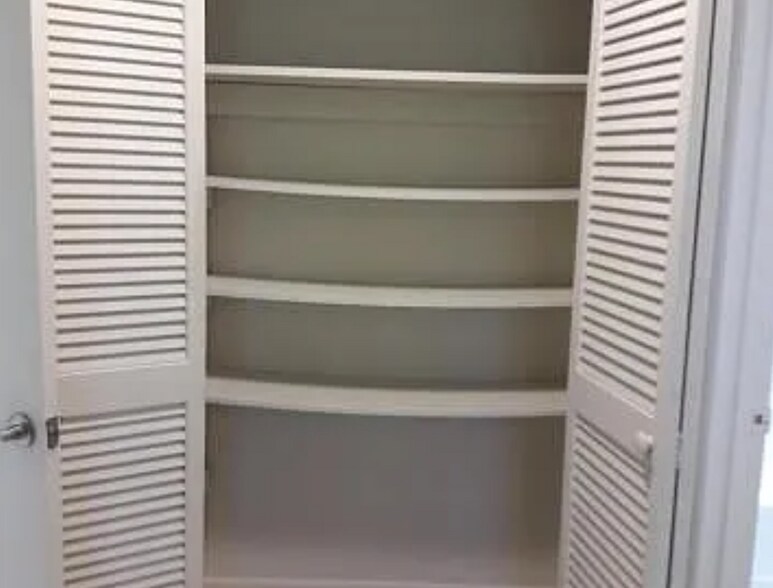 Linen closet - 186 NW 4th Ave