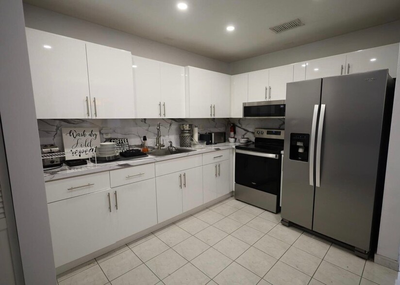 Building Photo - 4306 SW 131st Ave