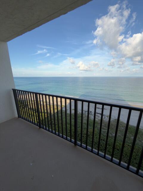 Building Photo - 10044 S Ocean Dr