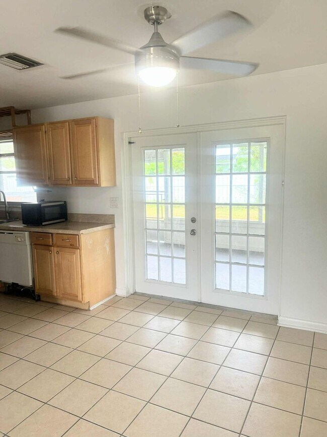 Building Photo - 4 Bedroom Cape Coral