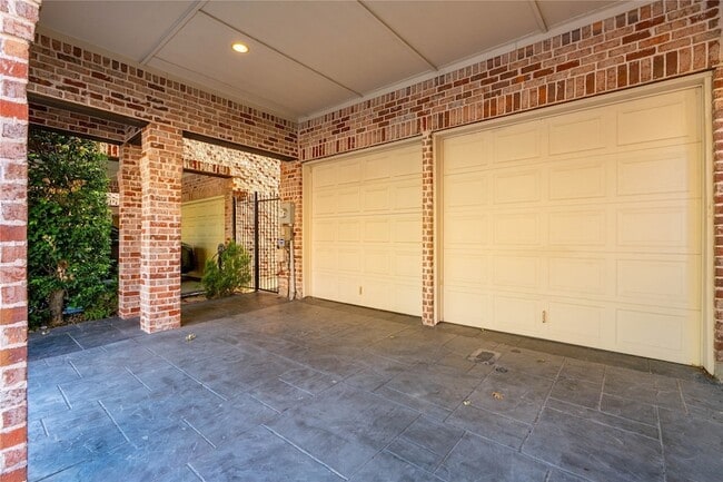 Building Photo - 18119 Frankford Lakes Cir