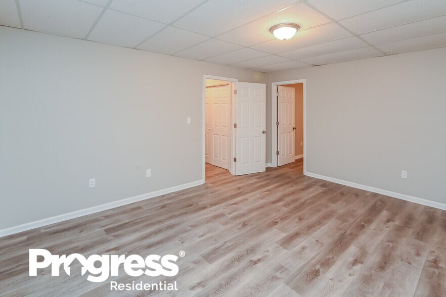 Building Photo - 180 S Barbara Ln