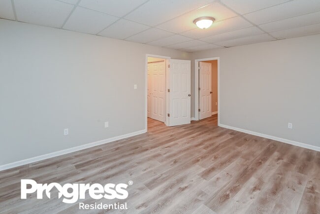 Building Photo - 180 S Barbara Ln