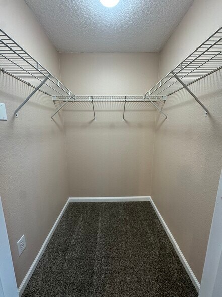 Building Photo - 1034 N Black Cherry Dr