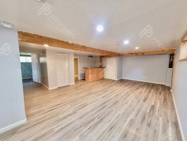 Building Photo - 4 Bedroom Home in Downtown Rifle for Rent