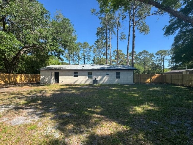 Building Photo - Home For Rent