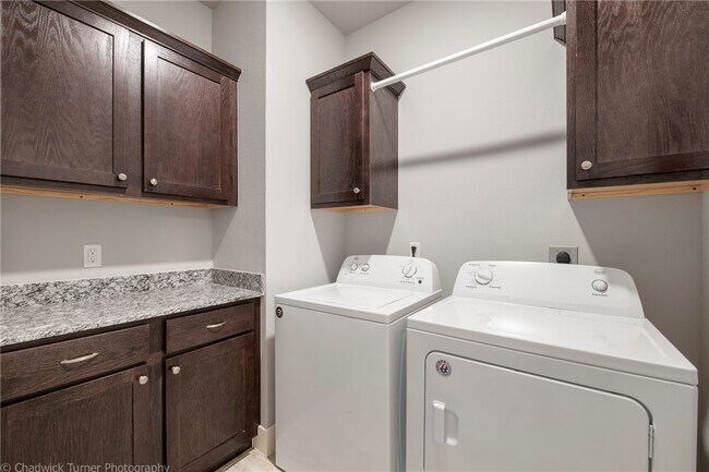 Building Photo - 112 Alder St