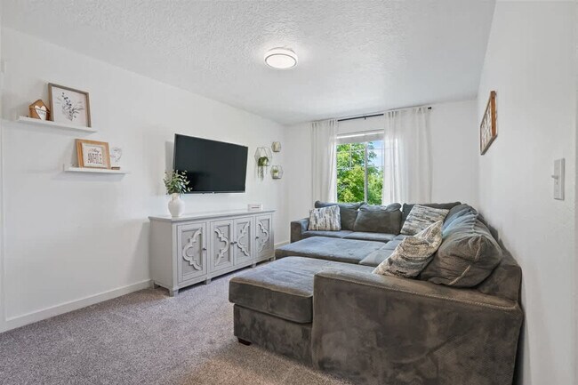 Building Photo - 11230 Silver River Loop