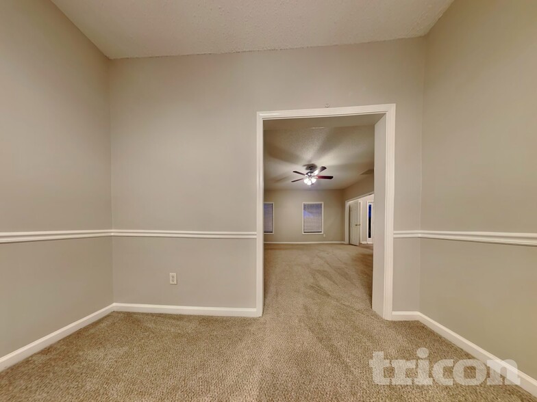 Building Photo - 5774 Broadleaf Way