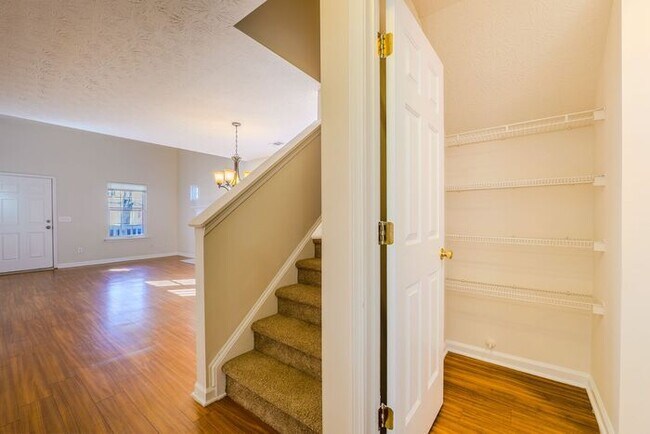 Building Photo - 263 Silver Ridge Dr