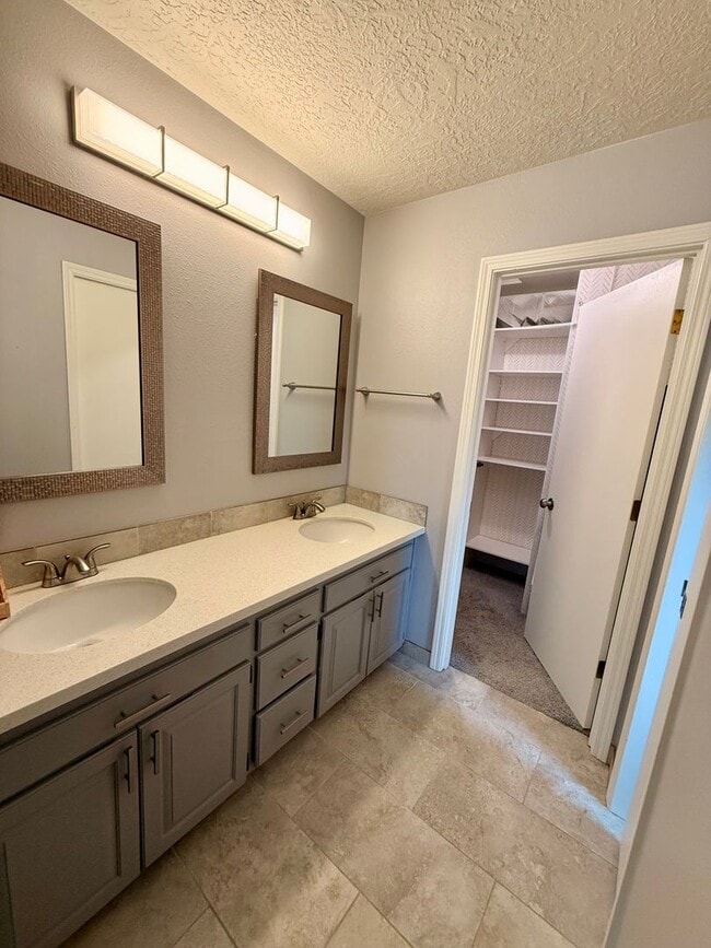 Building Photo - Charming 3 Bedroom Split-Level Home with Multiple Living Rooms & Spacious Back Yard
