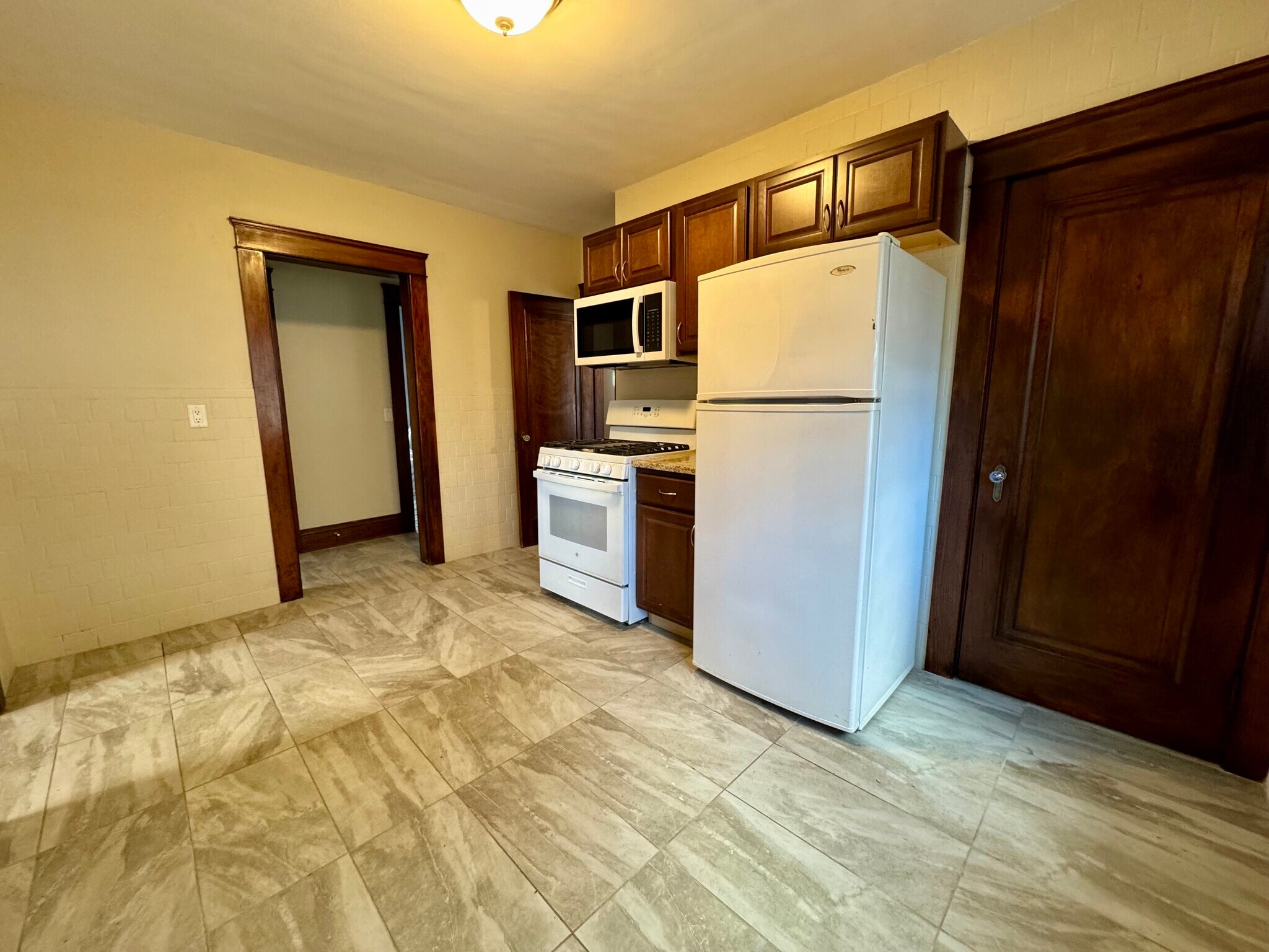 Building Photo - 16 Davis Ave