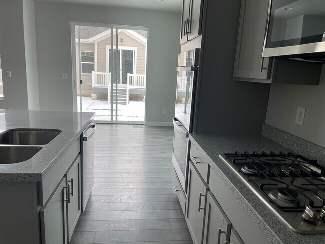 Building Photo - GORGOUS