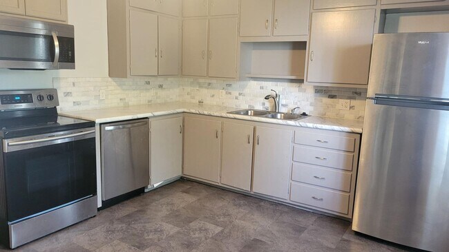 Building Photo - PRE-LEASE!! Beautiful 3 Bedroom/ 1.5 bath