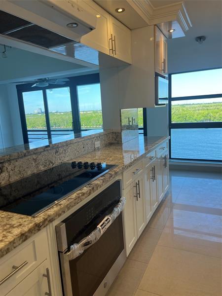Building Photo - 3200 N Ocean Dr