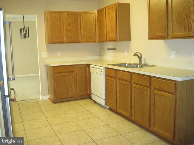 Building Photo - 7014 Seneca Ridge Dr