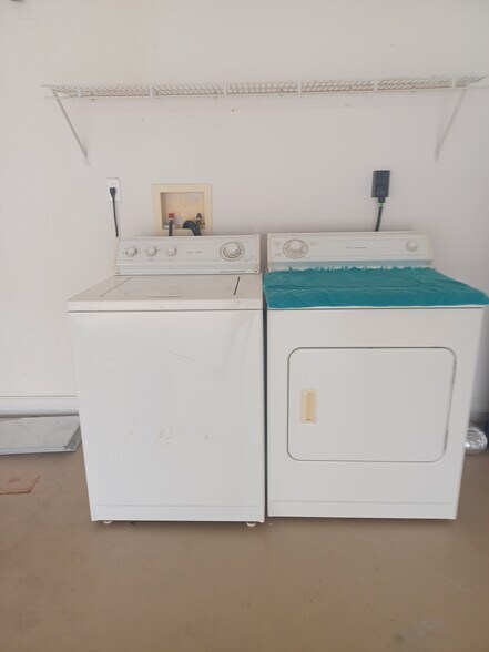 Building Photo - 2250 Candlewood Ln E