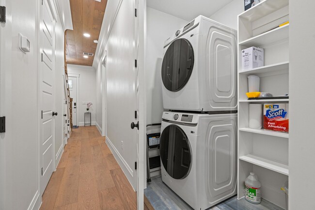 Building Photo - 202 NE 2nd Ave