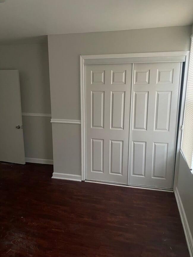 Building Photo - 7152 Hegerman St