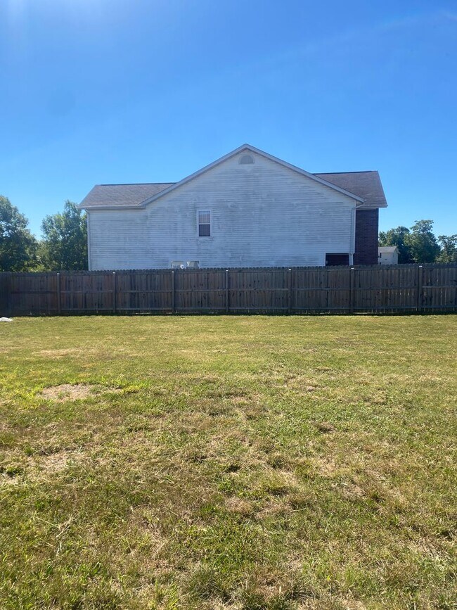 Building Photo - 16830 Huntington Ln