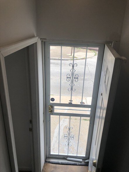 Front door - 4902 Kershaw St