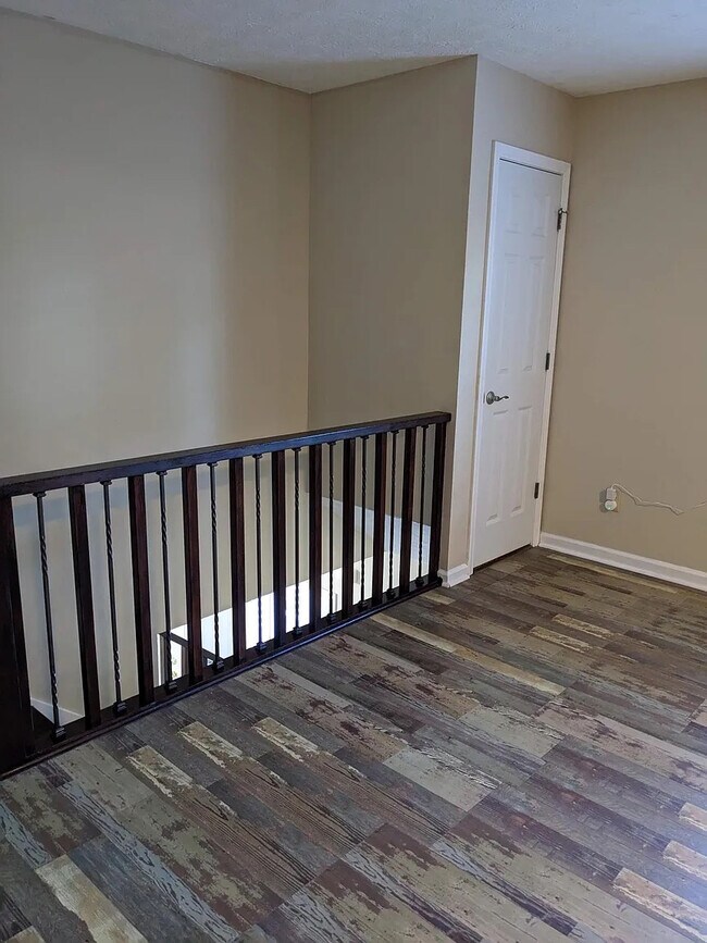 Building Photo - Room in House on Karl Ct