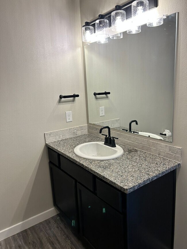 Building Photo - 3 bed 2 bath Move In Ready - Frenship ISD