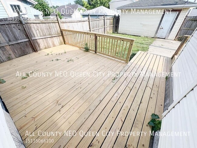 Building Photo - 22 E Siebenthaler Ave