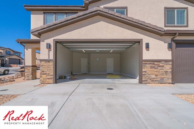 Building Photo - 3 Bedroom Hurricane Townhome With Scenic Views