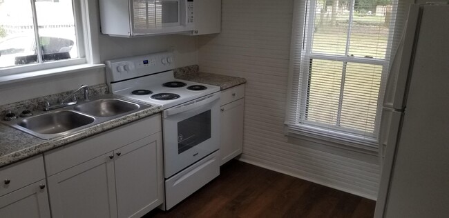 Building Photo - 2012 Husson Ave