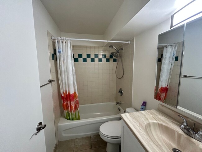 Building Photo - Great McCully 1-bedroom
