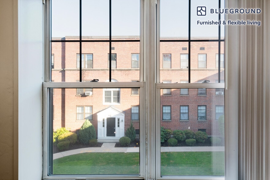 Building Photo - 270 Harvard St