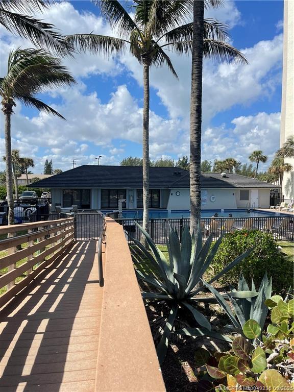 Building Photo - 4250 N Hwy A1A