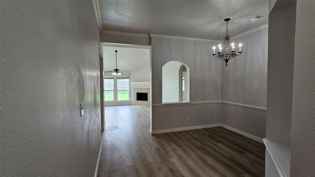 Building Photo - 18015 Willow Cliff Ln