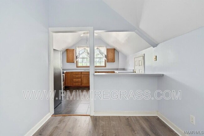 Building Photo - 503 Dusy St