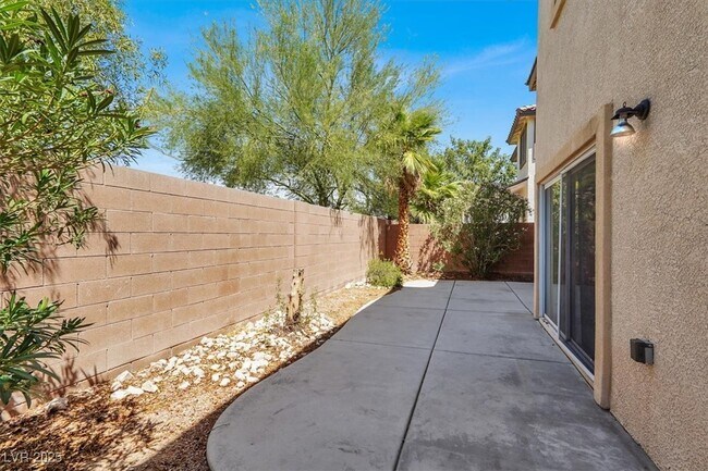Building Photo - 6245 Blushing Willow St
