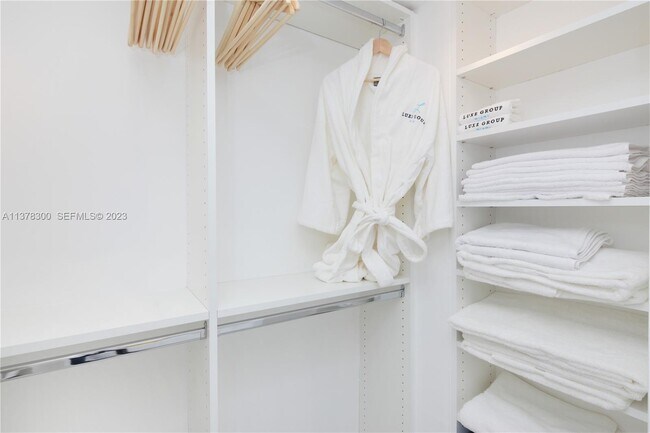 Building Photo - 6917 Collins Ave